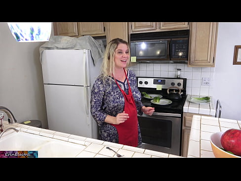❤️ Belle-mère qui le traie dans la cuisine avant son rendez-vous. ❤❌ Porno fait maison at porn fr.pornjk.ru ﹏